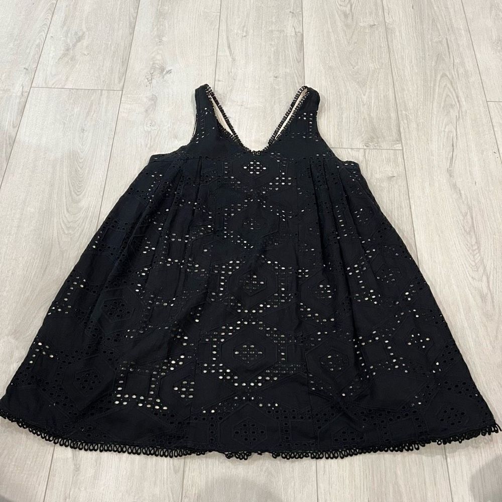 Anthropologie Maeve Black Eyelet
Luci Swing Mini Dress size M